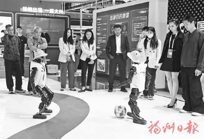 北京科博会：机器人“秀”脚法(图1)